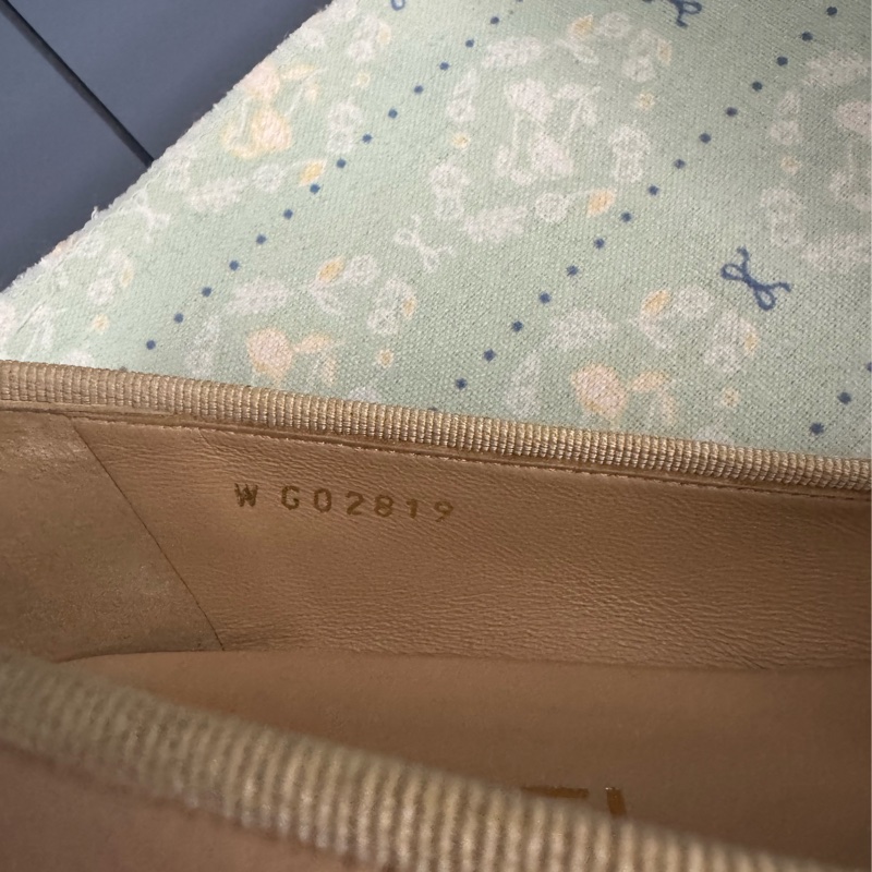 CHANEL經典米黑平底鞋（尺寸38）-24