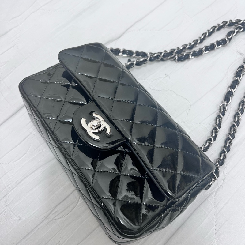 Chanel CF黑銀漆皮包-1
