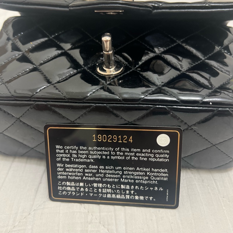 Chanel CF黑銀漆皮包-3