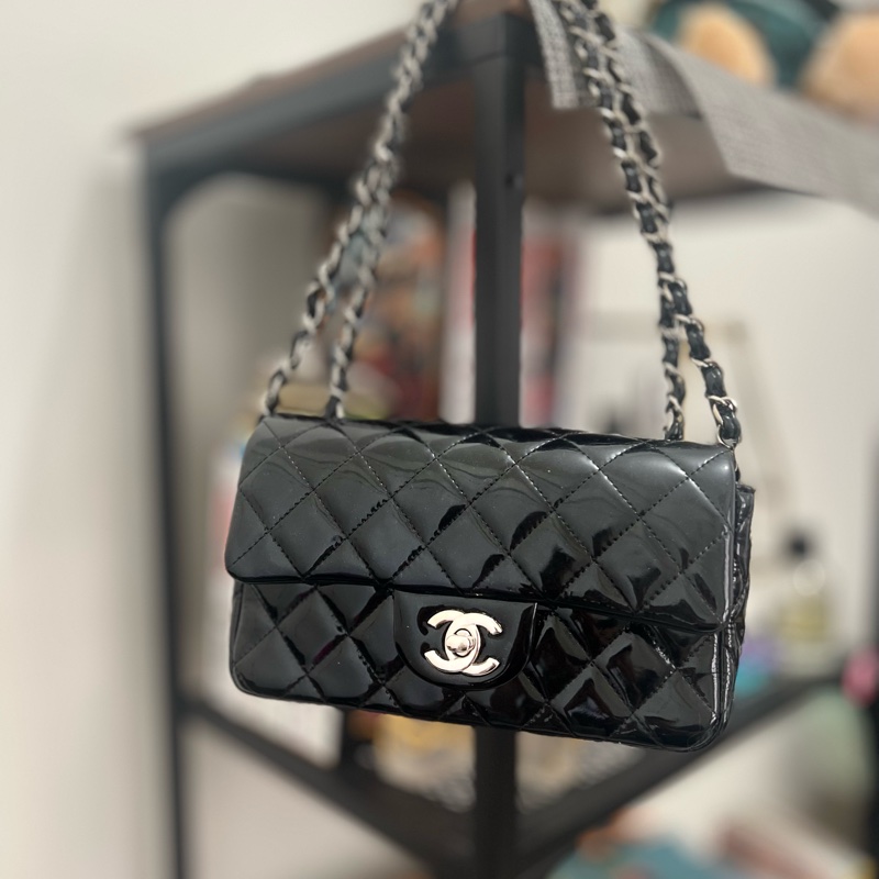 Chanel CF黑銀漆皮包-5
