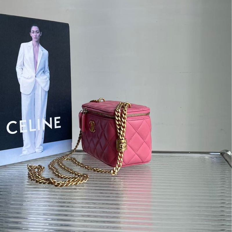 99🆕 23年晶片 Chanel / 香奈兒粉紅羊皮化妝盒金柱調整扣，尺寸：9.5*16.5*8cm 1xxxx🉐-1