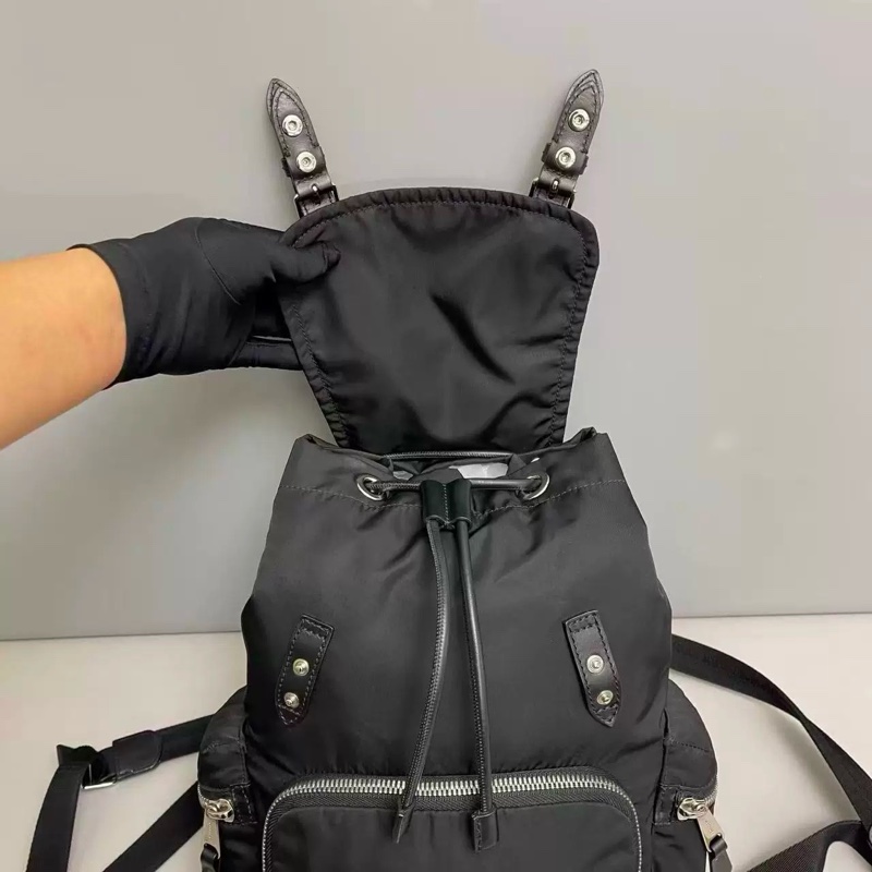 Burberry 後背包 雙肩包 黑色 中號-3