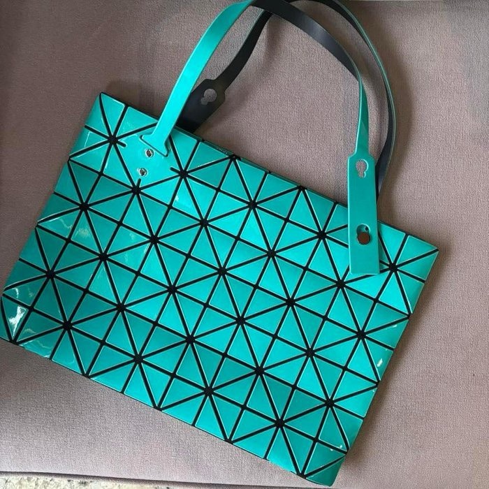 三宅 Bao Bao全新未用的湖水藍綠色肩背包-0