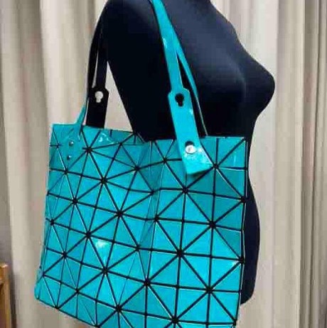 三宅 Bao Bao全新未用的湖水藍綠色肩背包-1