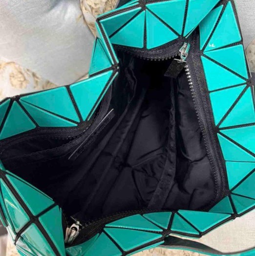 三宅 Bao Bao全新未用的湖水藍綠色肩背包-2