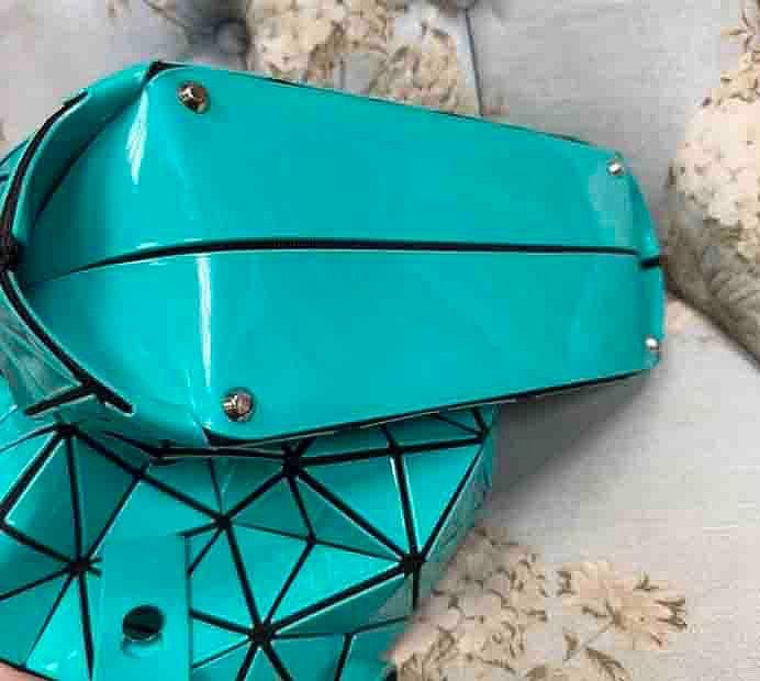 三宅 Bao Bao全新未用的湖水藍綠色肩背包-3