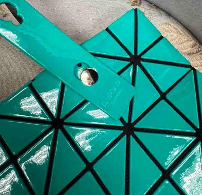 三宅 Bao Bao全新未用的湖水藍綠色肩背包-4