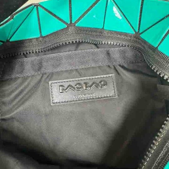 三宅 Bao Bao全新未用的湖水藍綠色肩背包-5