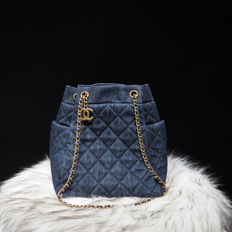 CHANEL 深藍色牛仔水桶-0