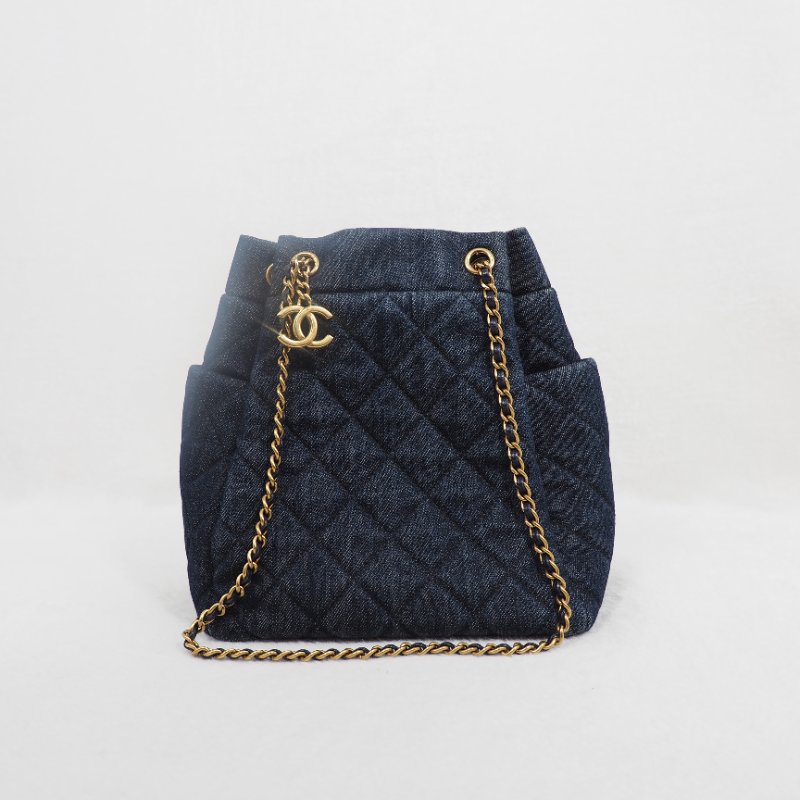 CHANEL 深藍色牛仔水桶-1