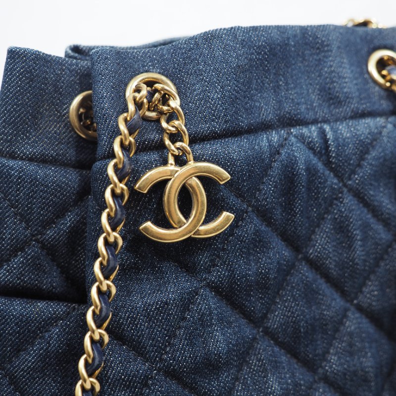 CHANEL 深藍色牛仔水桶-14