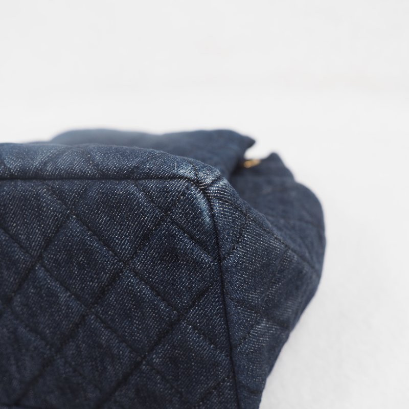 CHANEL 深藍色牛仔水桶-16