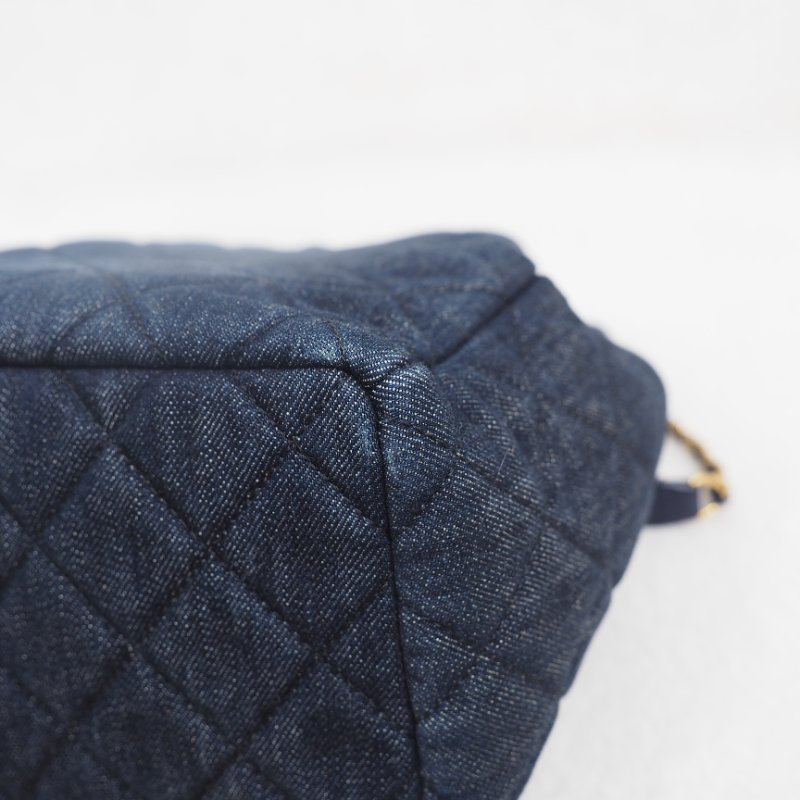 CHANEL 深藍色牛仔水桶-18