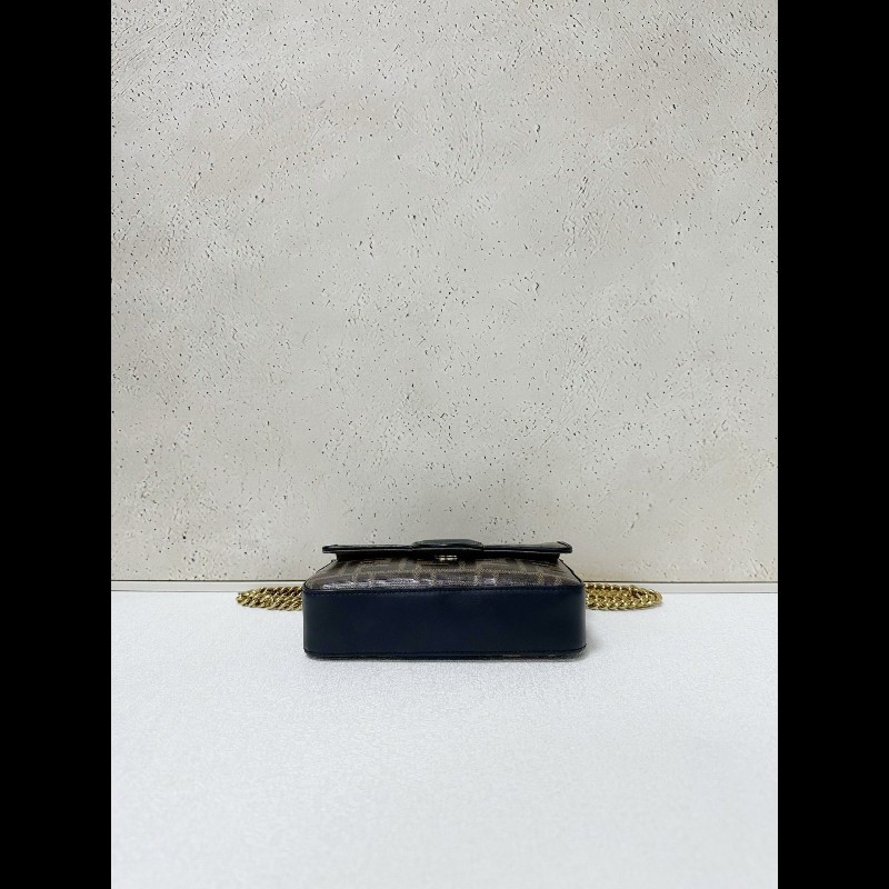 Fendi flap bag small-4
