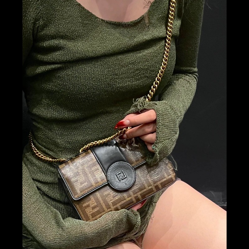 Fendi flap bag small-5