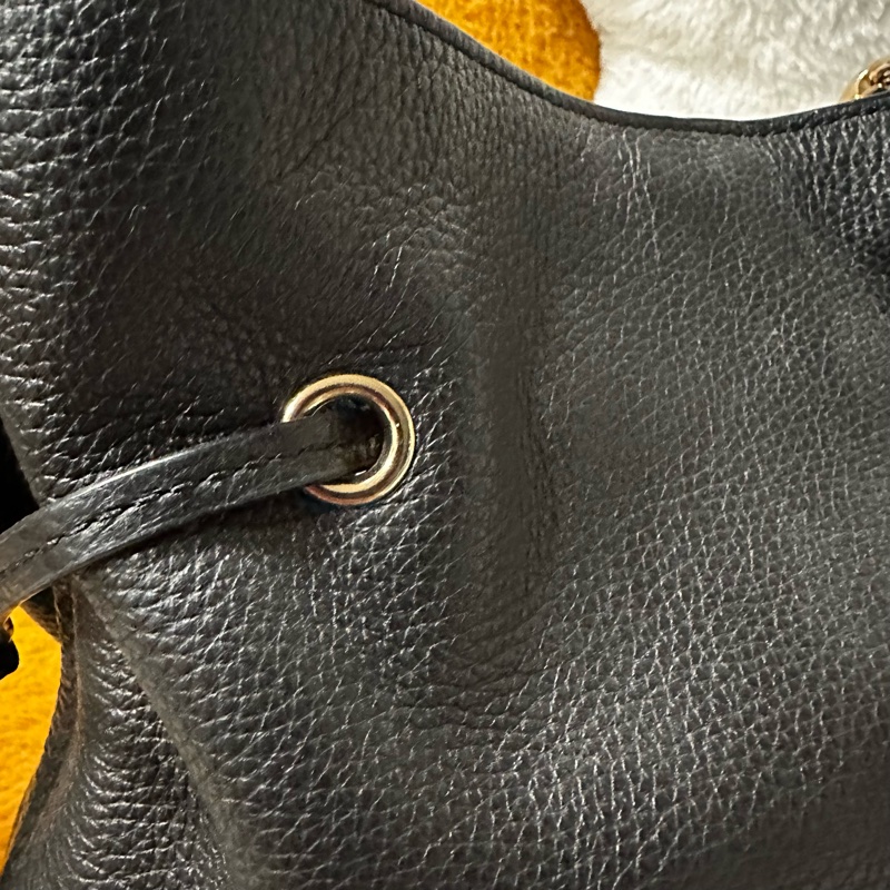 COACH Andy馬車LOGO壓印素面荔枝紋皮革福袋包/小福袋包-2