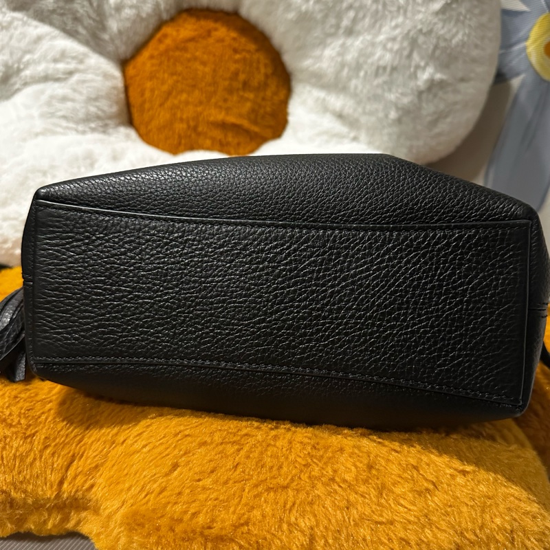 COACH Andy馬車LOGO壓印素面荔枝紋皮革福袋包/小福袋包-9