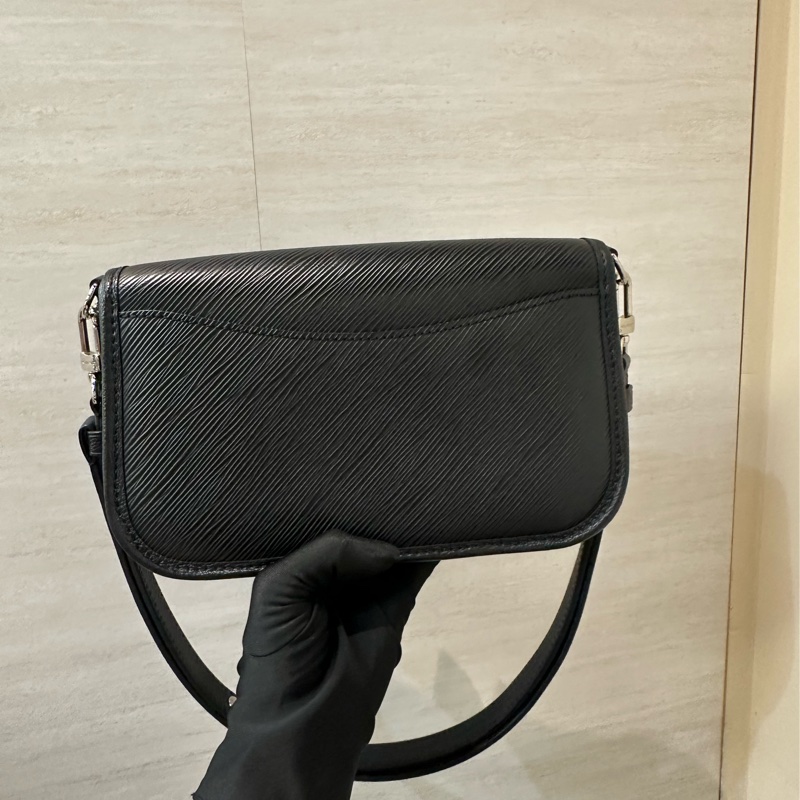 LV 黑EPI銀釦Buci黑銀Logo肩斜背包M59459-1