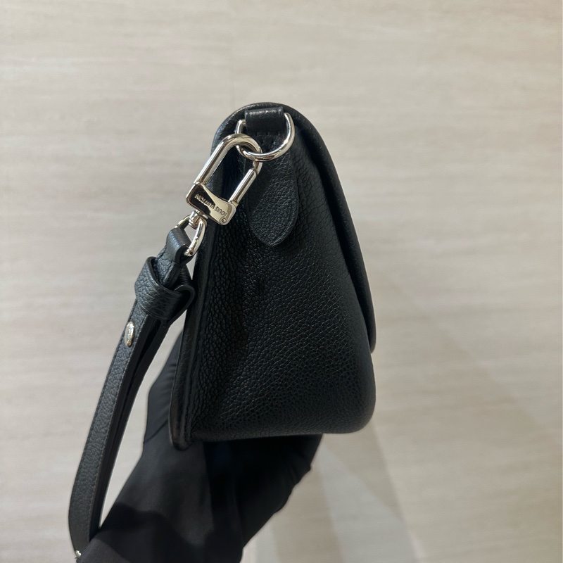 LV 黑EPI銀釦Buci黑銀Logo肩斜背包M59459-2