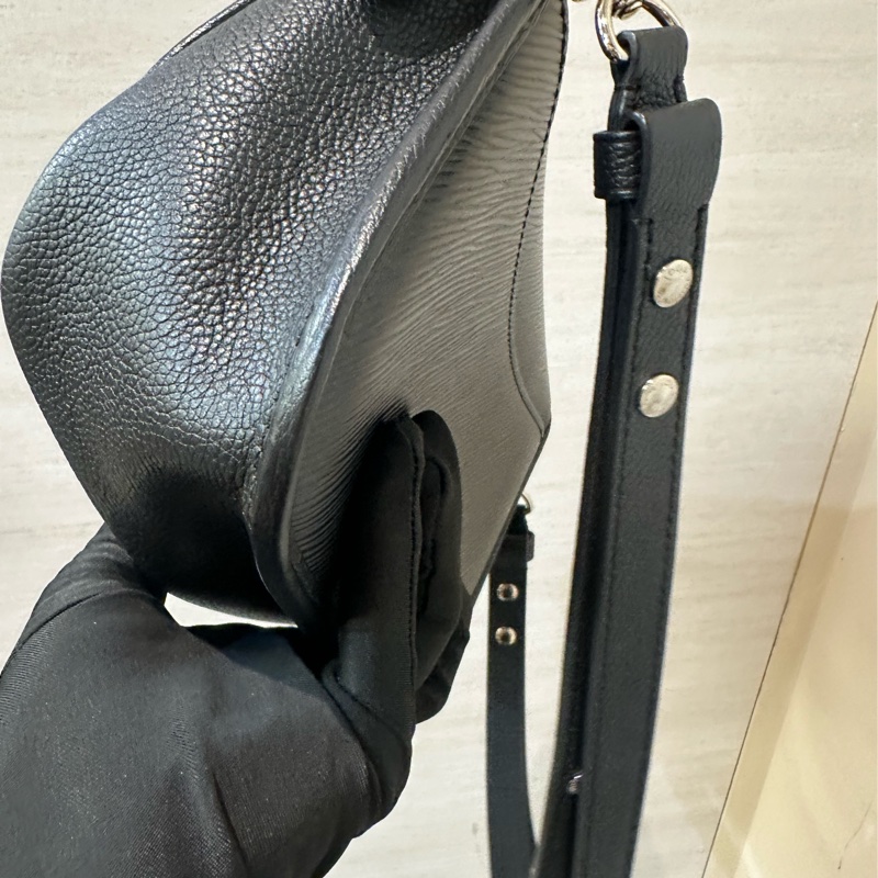 LV 黑EPI銀釦Buci黑銀Logo肩斜背包M59459-5