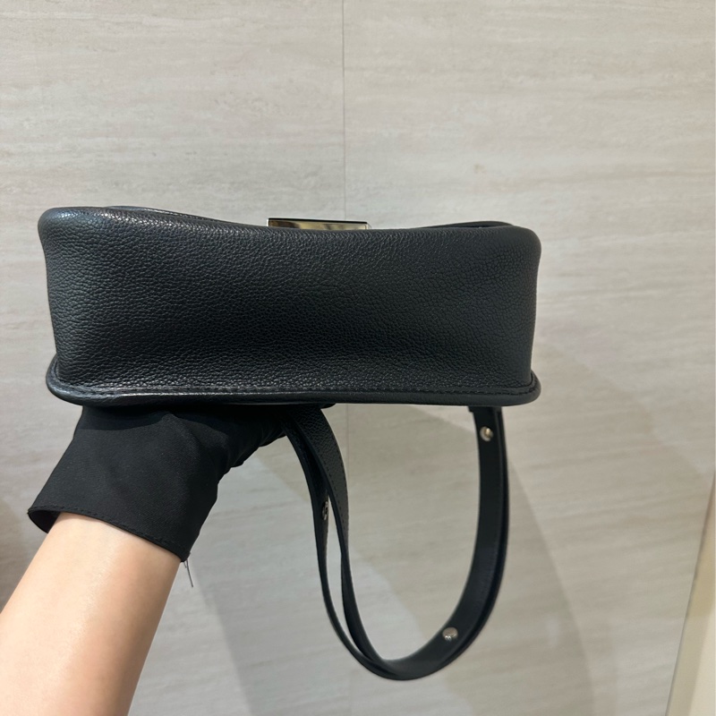 LV 黑EPI銀釦Buci黑銀Logo肩斜背包M59459-9