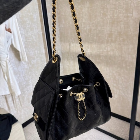 新光三越A4抱出Chanel25bagHobo黑金小號荔枝紋皮