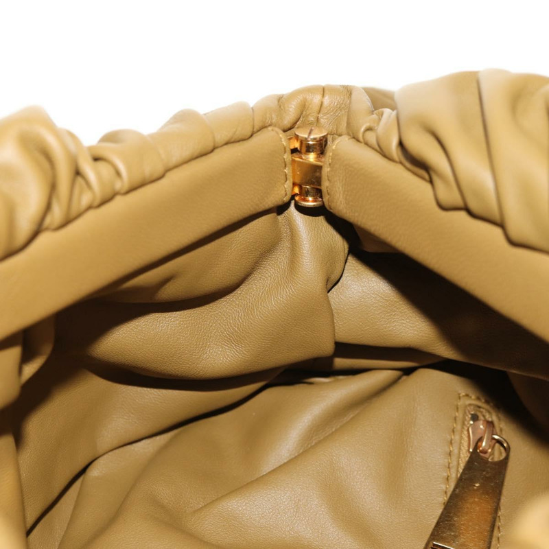 【日本直送】BOTTEGA VENETA 皮革斜背包 金色 卡其色 正品 sw1602M-18