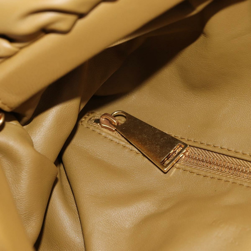 【日本直送】BOTTEGA VENETA 皮革斜背包 金色 卡其色 正品 sw1602M-20