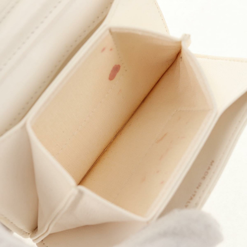 【日本直送】香奈兒 (CHANEL) 絎縫山茶花鏈手拿包，羊皮材質，白色金飾，CC標誌，編號146359V-9