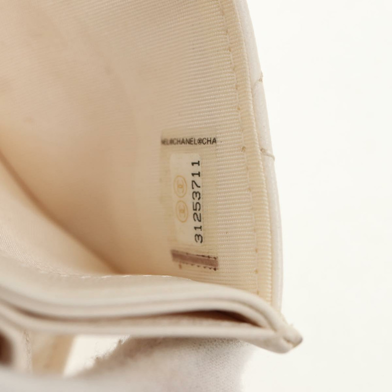 【日本直送】香奈兒 (CHANEL) 絎縫山茶花鏈手拿包，羊皮材質，白色金飾，CC標誌，編號146359V-11