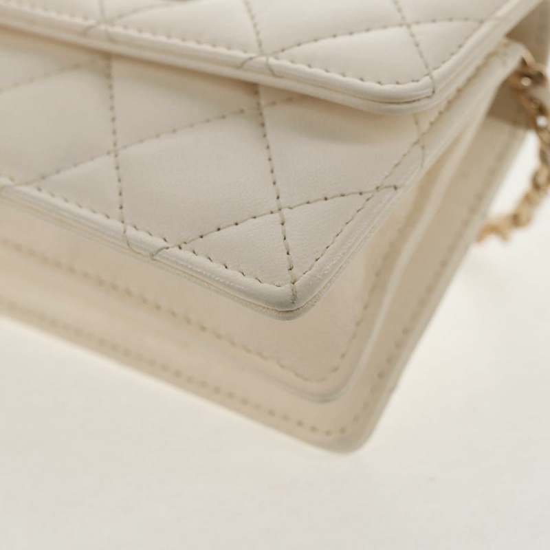 【日本直送】香奈兒 (CHANEL) 絎縫山茶花鏈手拿包，羊皮材質，白色金飾，CC標誌，編號146359V-14