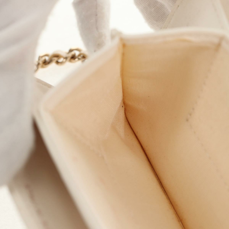 【日本直送】香奈兒 (CHANEL) 絎縫山茶花鏈手拿包，羊皮材質，白色金飾，CC標誌，編號146359V-23