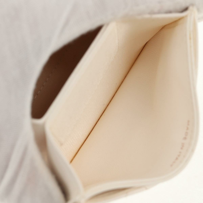 【日本直送】香奈兒 (CHANEL) 絎縫山茶花鏈手拿包，羊皮材質，白色金飾，CC標誌，編號146359V-24