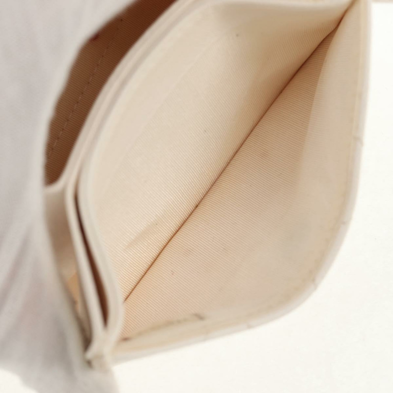 【日本直送】香奈兒 (CHANEL) 絎縫山茶花鏈手拿包，羊皮材質，白色金飾，CC標誌，編號146359V-26