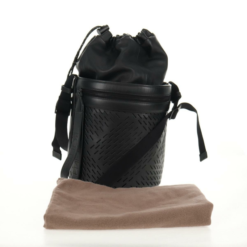 【日本直送】BOTTEGA VENETA 水桶單肩包，黑色打孔皮革，正品 BA6816M-11