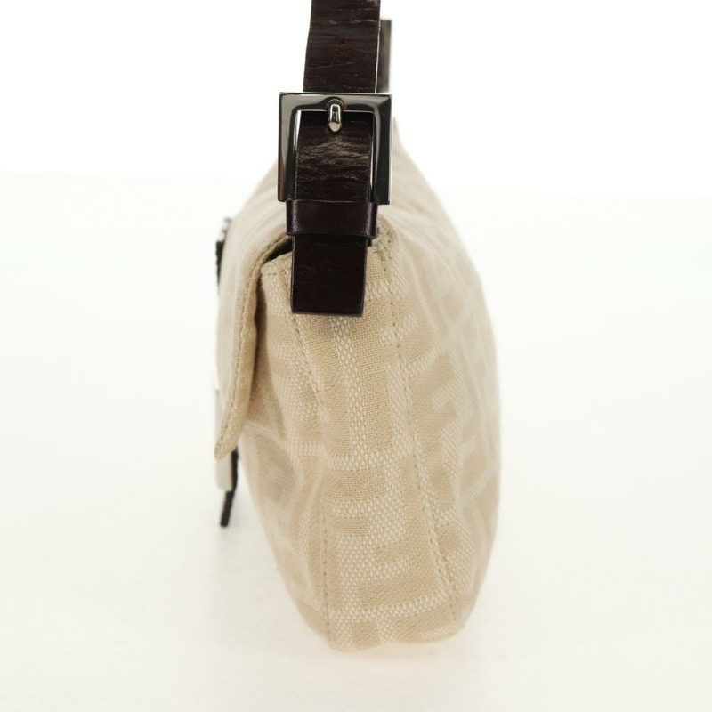 【日本直送】FENDI Zucca 帆布 Mamma Baguette 單肩包米色銀色正品 yk19721V-2