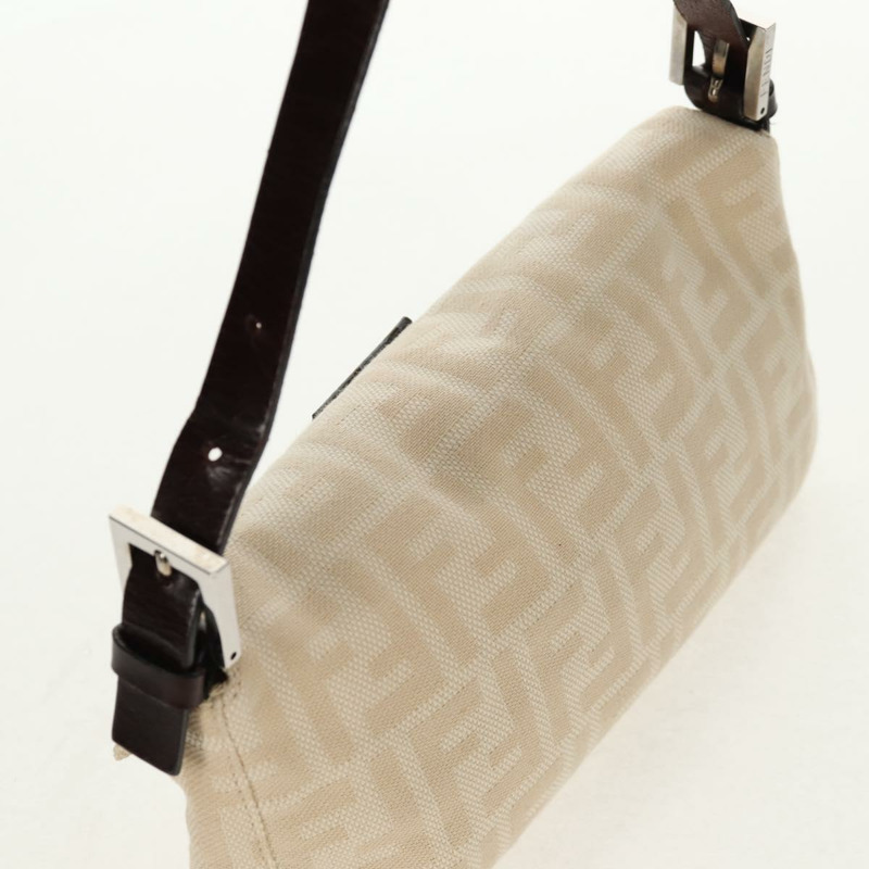 【日本直送】FENDI Zucca 帆布 Mamma Baguette 單肩包米色銀色正品 yk19721V-5