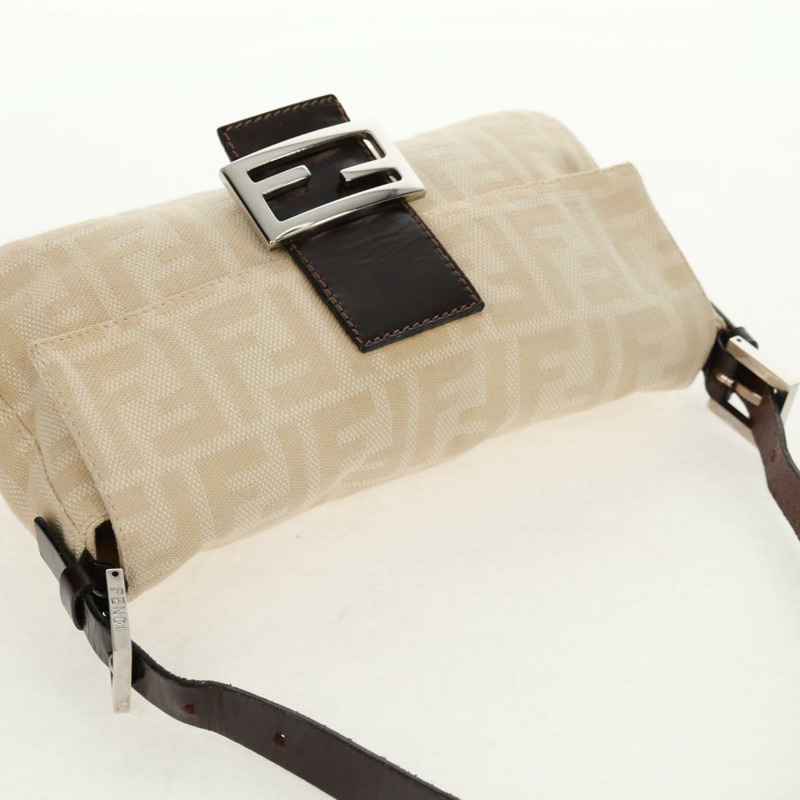 【日本直送】FENDI Zucca 帆布 Mamma Baguette 單肩包米色銀色正品 yk19721V-6