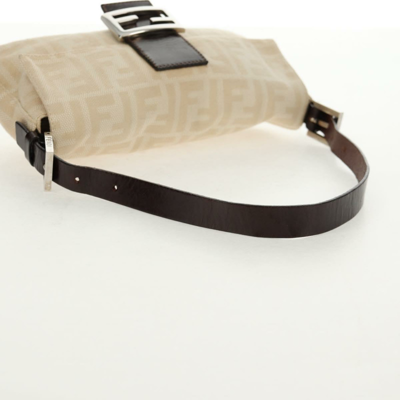 【日本直送】FENDI Zucca 帆布 Mamma Baguette 單肩包米色銀色正品 yk19721V-7
