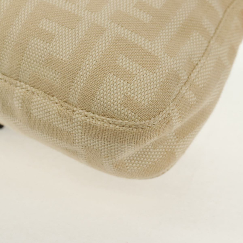 【日本直送】FENDI Zucca 帆布 Mamma Baguette 單肩包米色銀色正品 yk19721V-17