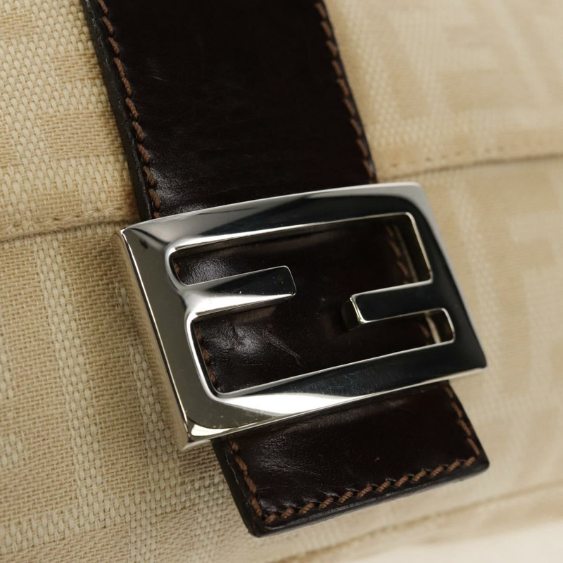 【日本直送】FENDI Zucca 帆布 Mamma Baguette 單肩包米色銀色正品 yk19721V-18