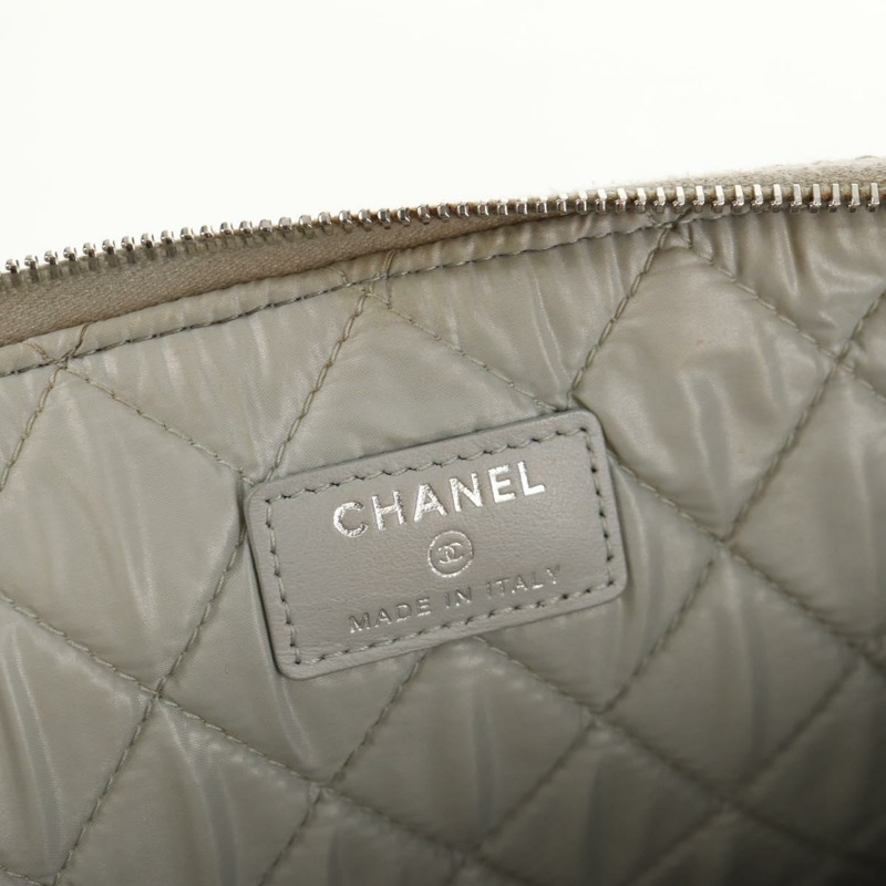 【日本直送】香奈兒灰色帆布手拿包，CC標誌，貨號148530M-19