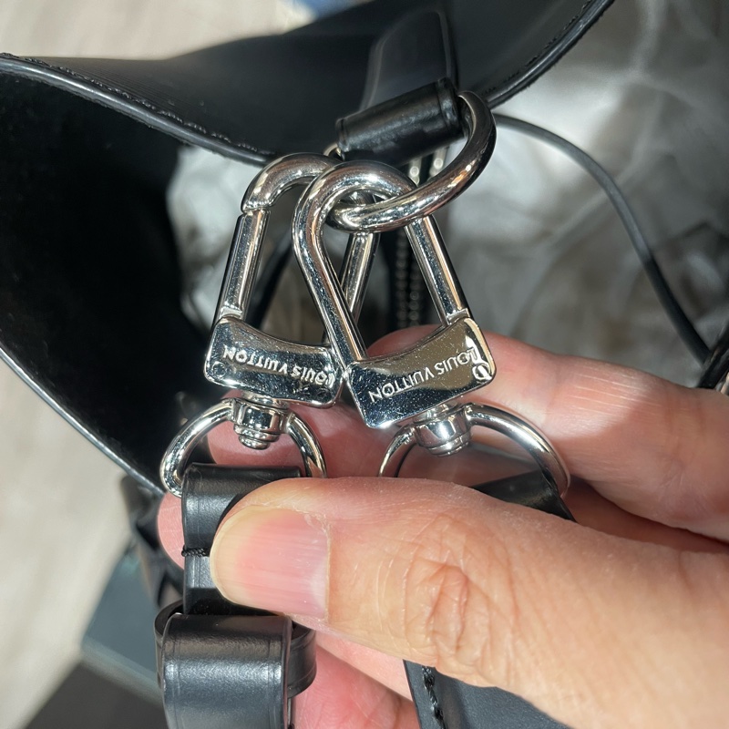 LV EPI 水波紋/斜背包/側背包/手提包/水桶包 M54366 9成新-23