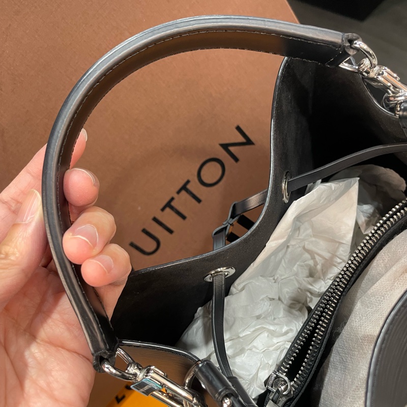 LV EPI 水波紋/斜背包/側背包/手提包/水桶包 M54366 9成新-27