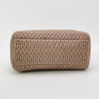 Miu Miu 羊皮純色皺褶字母Logo 肩背包 手提包-5