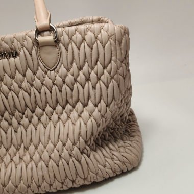 Miu Miu 羊皮純色皺褶字母Logo 肩背包 手提包-9