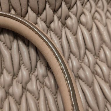 Miu Miu 羊皮純色皺褶字母Logo 肩背包 手提包-14