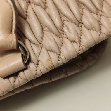 Miu Miu 羊皮純色皺褶字母Logo 肩背包 手提包-18