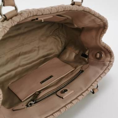 Miu Miu 羊皮純色皺褶字母Logo 肩背包 手提包-24