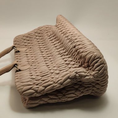 Miu Miu 羊皮純色皺褶字母Logo 肩背包 手提包-26